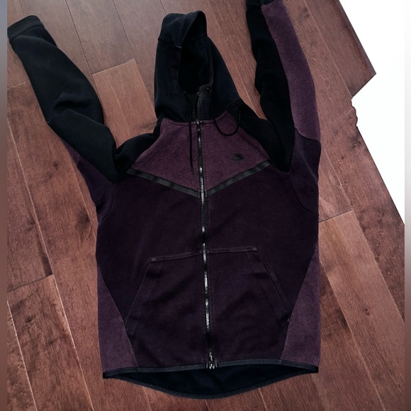 Nike Tech Fleece sweater - Picture 2 of 4